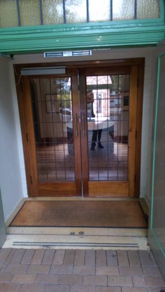   &raquo; Click to zoom ->