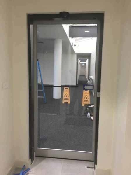   &raquo; Click to zoom ->