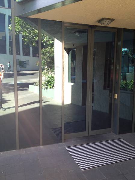   &raquo; Click to zoom ->