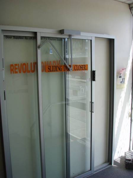   &raquo; Click to zoom ->